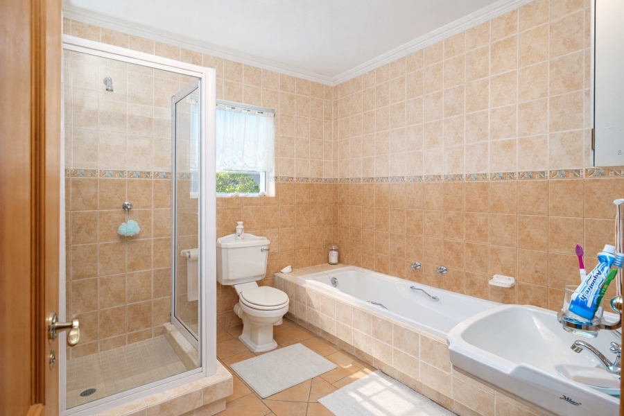 4 Bedroom Property for Sale in Caribbean Beach Club North West